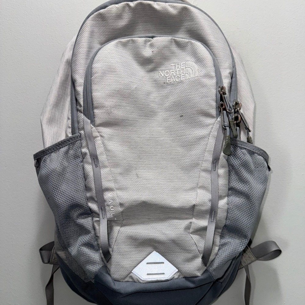 The North Face Vault Backpack‎ Gray FlexVent Laptop School Hiking Daypack